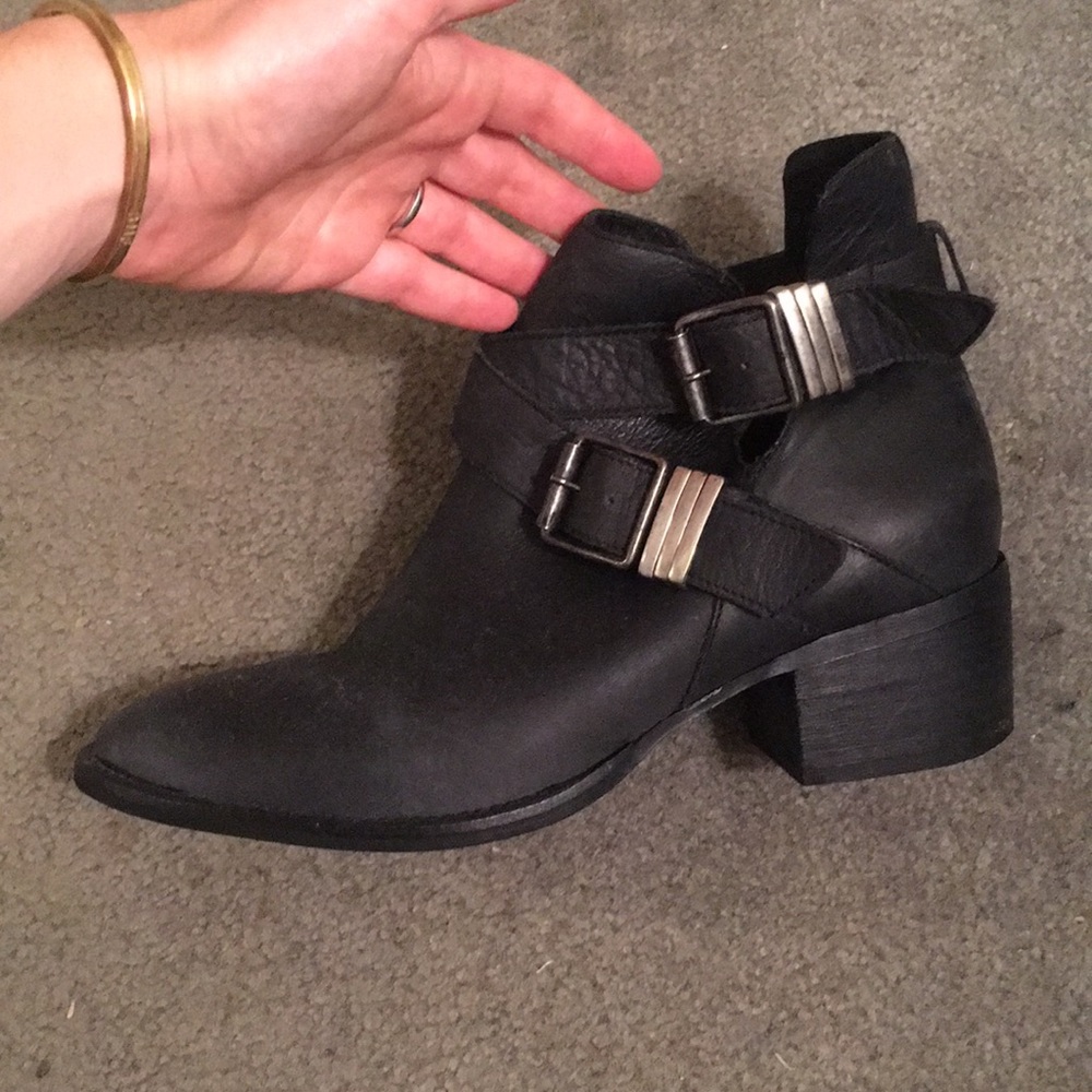 Black boots - Picture 4 of 5